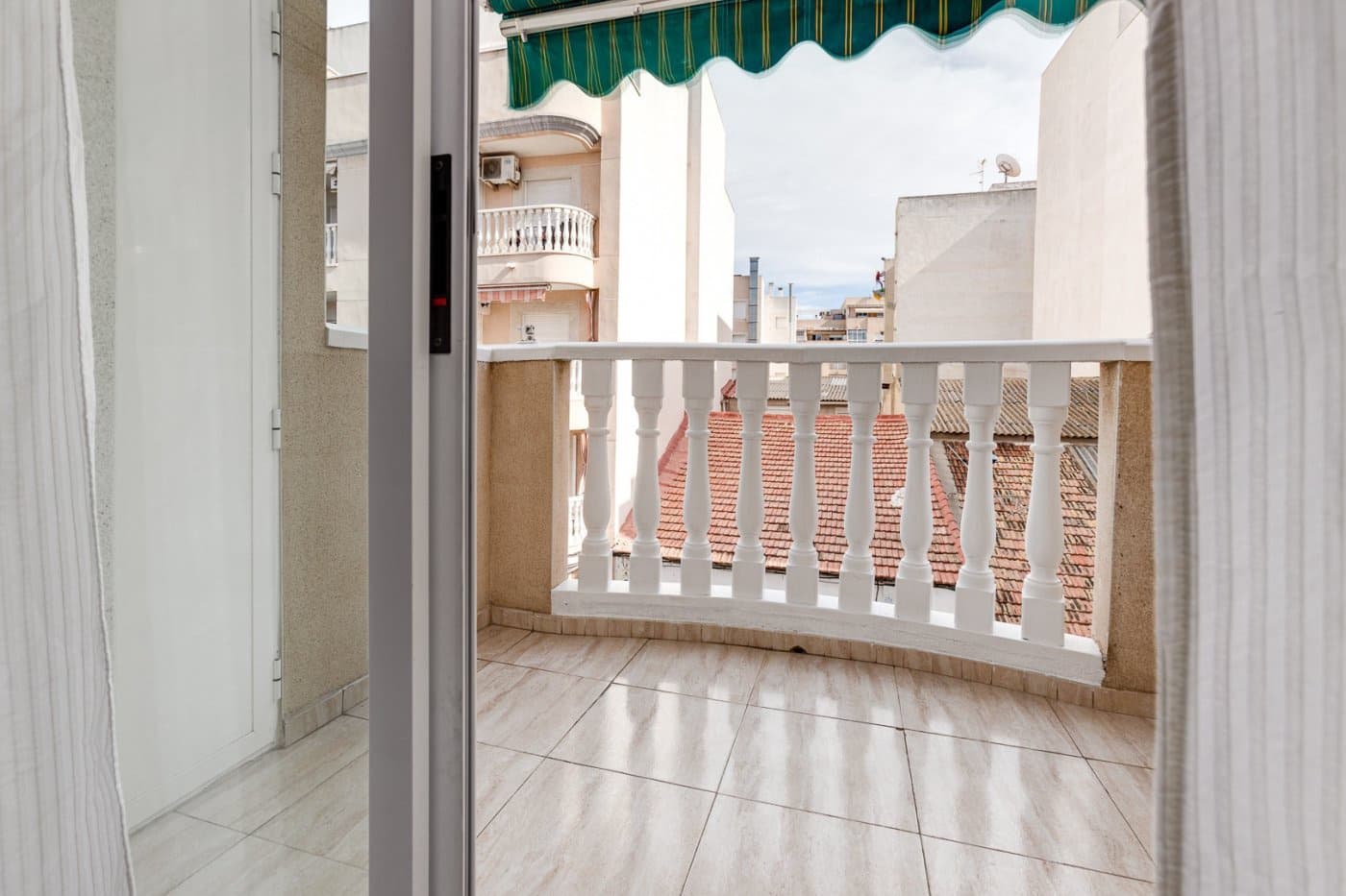 2 soverom Leilighet til leie i Torrevieja - € 780 (Ref: 10075660)