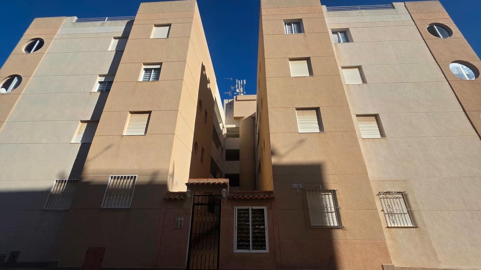 3 sypialnia Apartament na sprzedaż w Torrevieja z basenem - 155 000 € (Ref: 10081235)