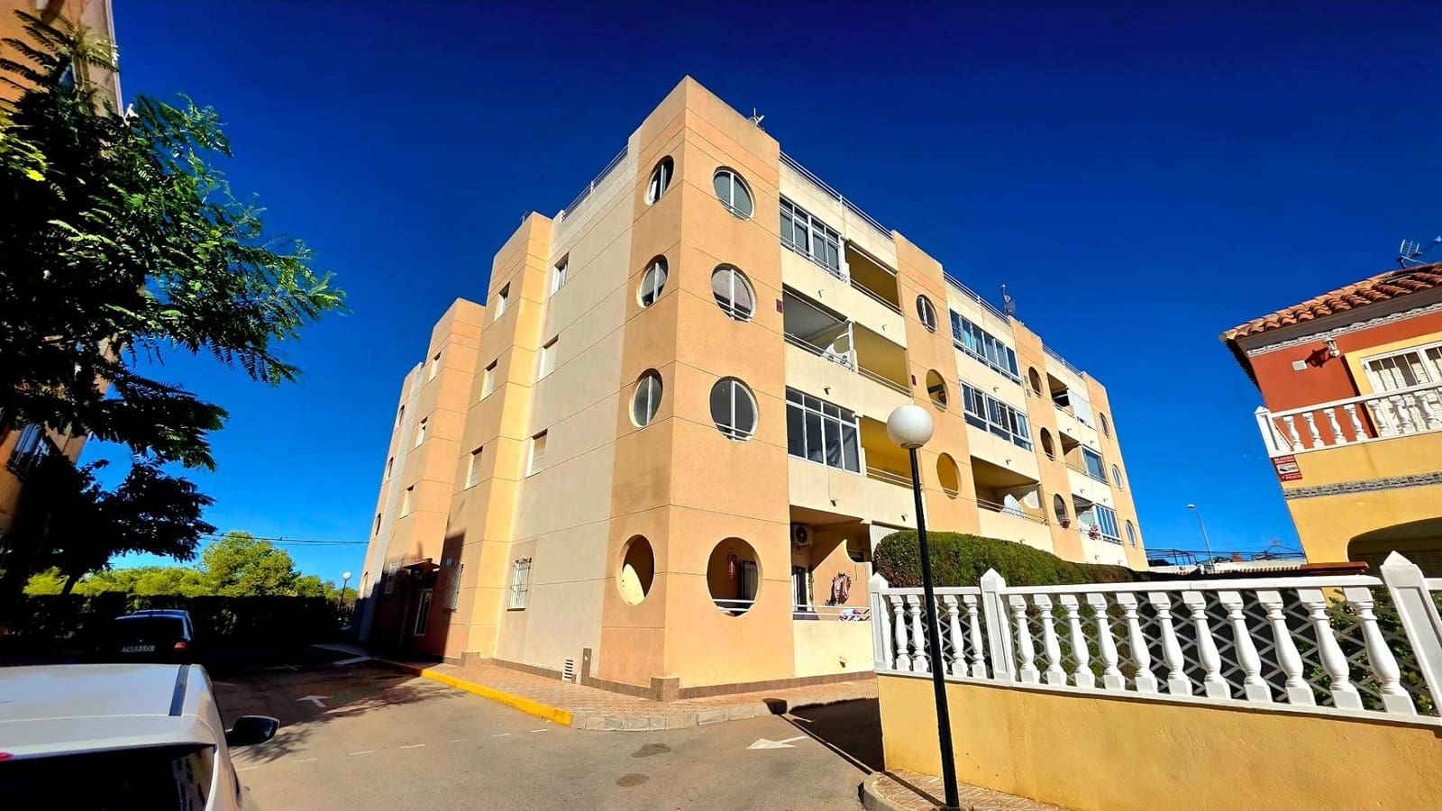 3 sypialnia Apartament na sprzedaż w Torrevieja z basenem - 155 000 € (Ref: 10081235)