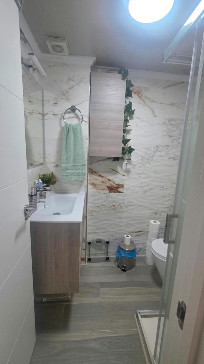 3 makuuhuone Huoneisto myytävänä paikassa Torrevieja mukana uima-altaan - 200 000 € (Ref: 10109686)