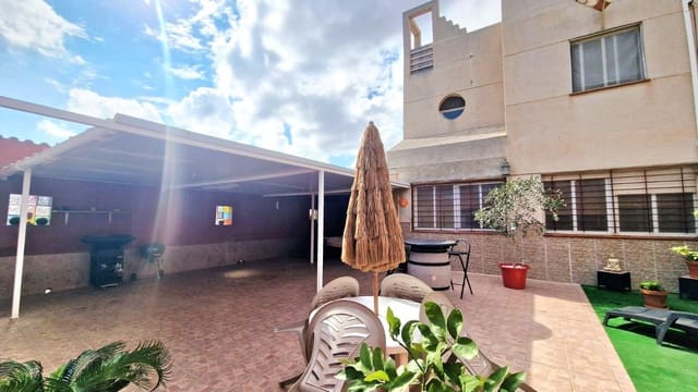 3 makuuhuone Huvila myytävänä paikassa El Chaparral - La Siesta - La Torreta, Torrevieja mukana 
autotalli - 229 990 € (Ref: 10132005)