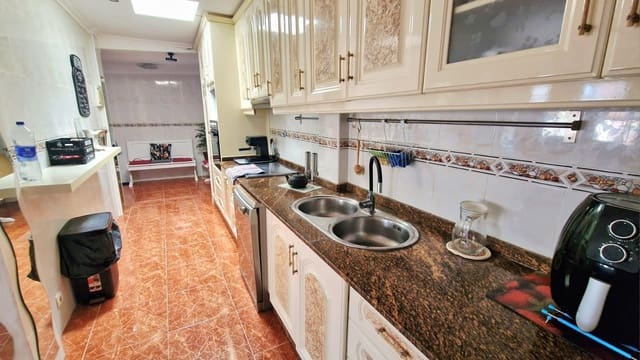 3 makuuhuone Huvila myytävänä paikassa El Chaparral - La Siesta - La Torreta, Torrevieja mukana 
autotalli - 229 990 € (Ref: 10132005)