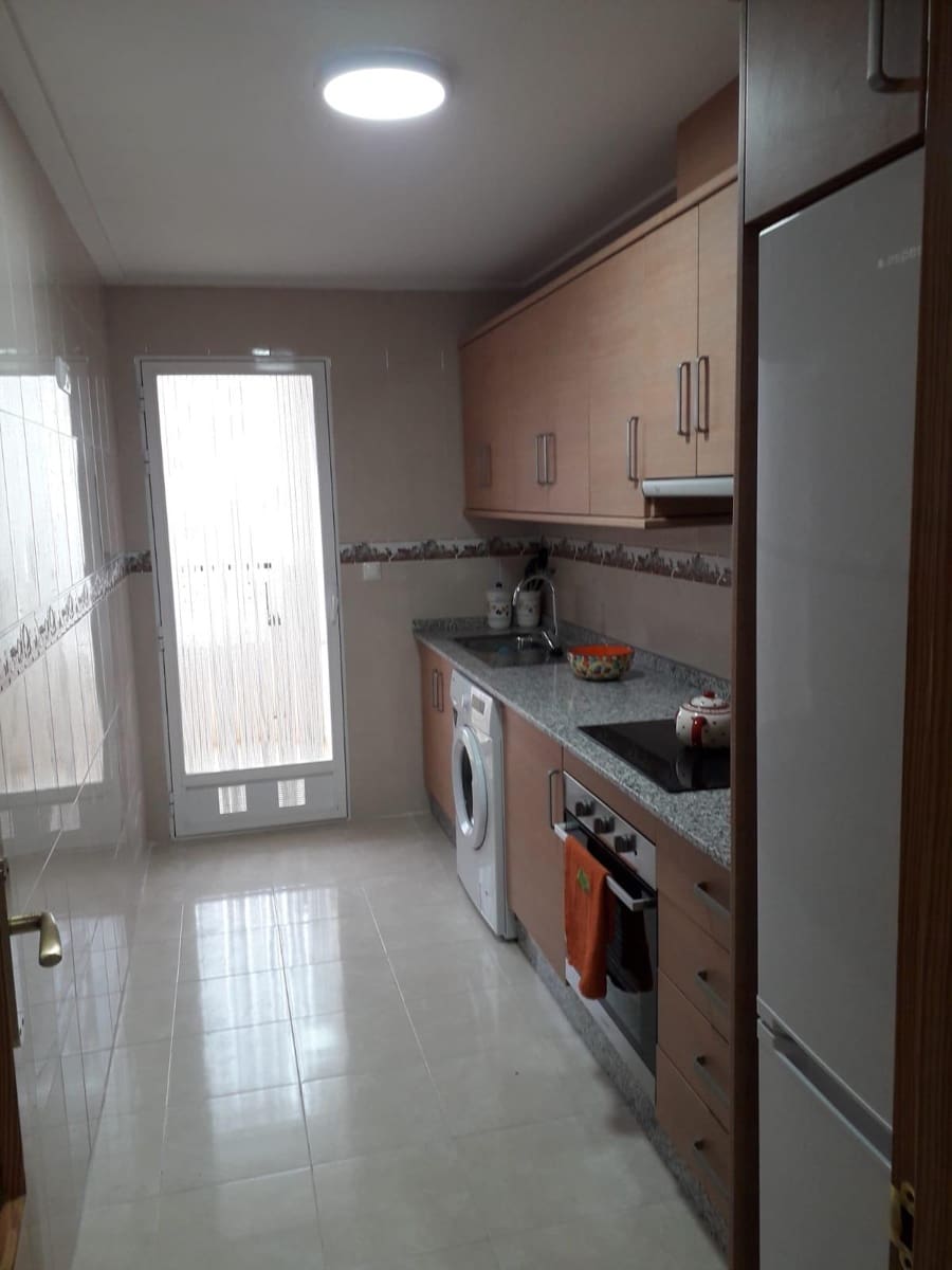 2 soverom Leilighet til leie i Almoradi med svømmebasseng garasje - € 650 (Ref: 10184913)