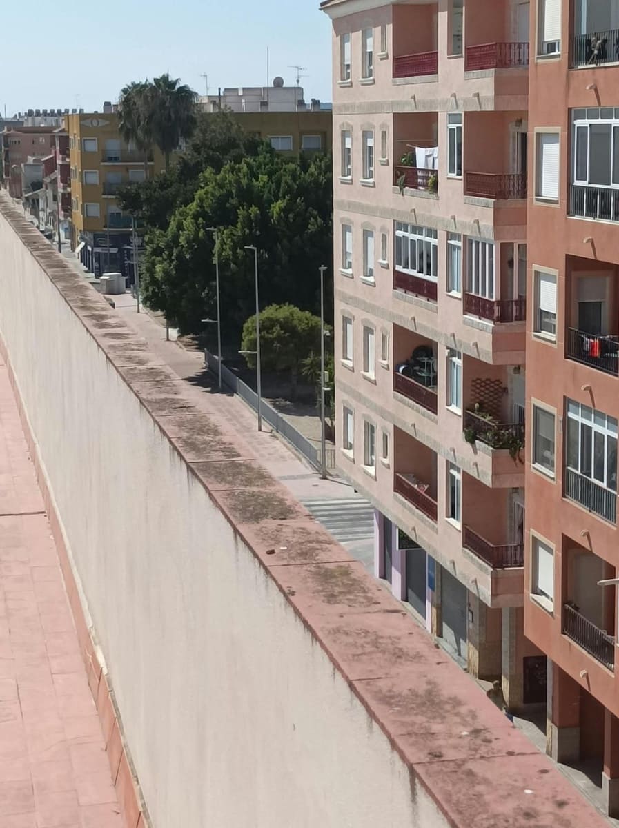 2 soverom Leilighet til leie i Almoradi med svømmebasseng garasje - € 650 (Ref: 10184913)