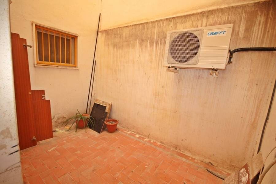 Kaupallinen myytävänä paikassa Torrevieja - 263 157 € (Ref: 3461237)