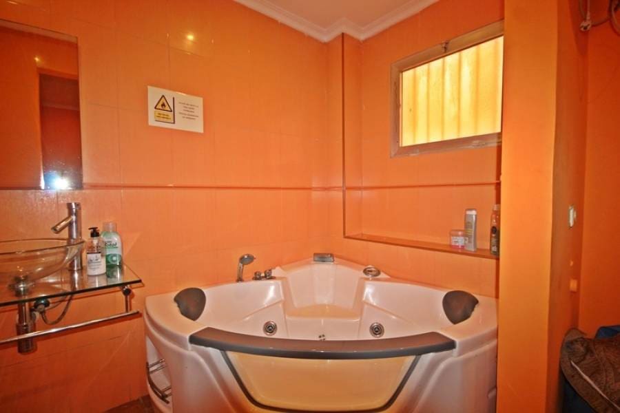 Kommersiell till salu i Torrevieja - 263 157 € (Ref: 3461237)