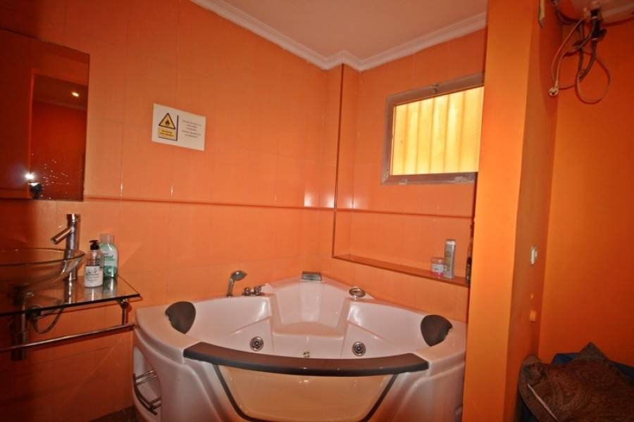 Kommersiell till salu i Torrevieja - 263 157 € (Ref: 3461237)