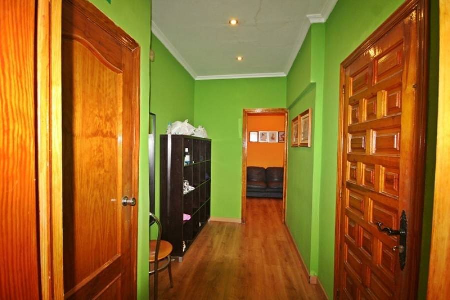 Commercial for sale in Torrevieja - € 263,157 (Ref: 3461237)