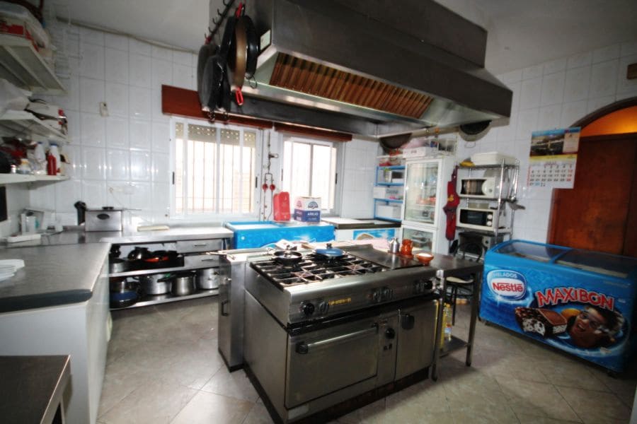 Gewerbe zu verkaufen in Torrevieja - 328.900 € (Ref: 4185773)