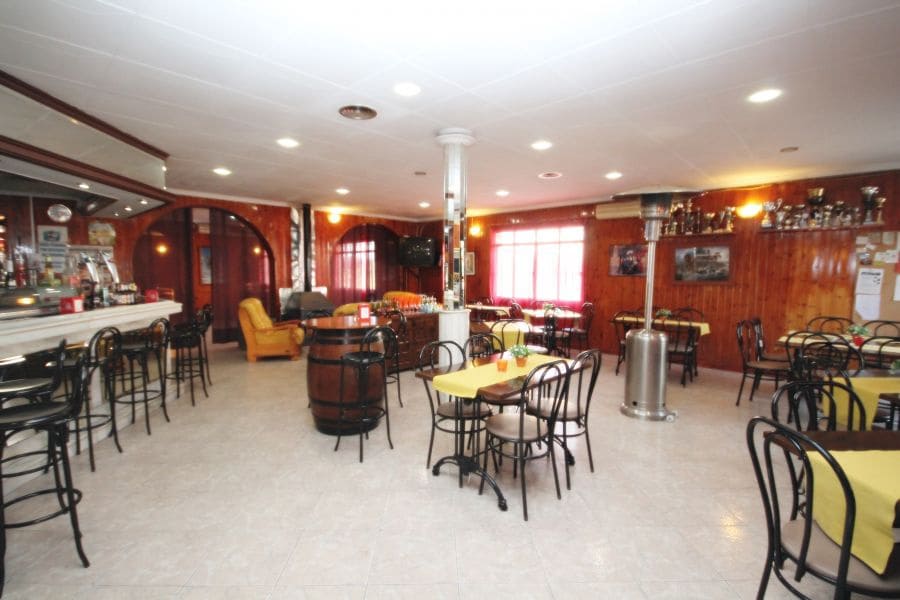 Commercieel te koop in Torrevieja - € 328.900 (Ref: 4185773)