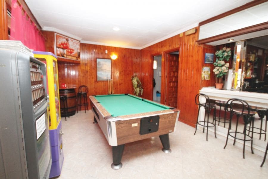 Commercieel te koop in Torrevieja - € 328.900 (Ref: 4185773)