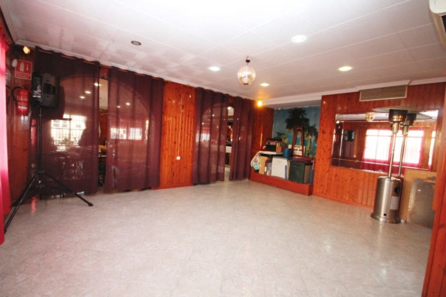 Commercieel te koop in Torrevieja - € 328.900 (Ref: 4185773)