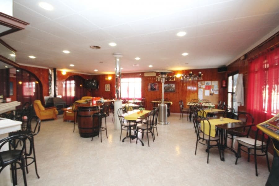 Commercial for sale in Torrevieja - € 328,900 (Ref: 4185773)