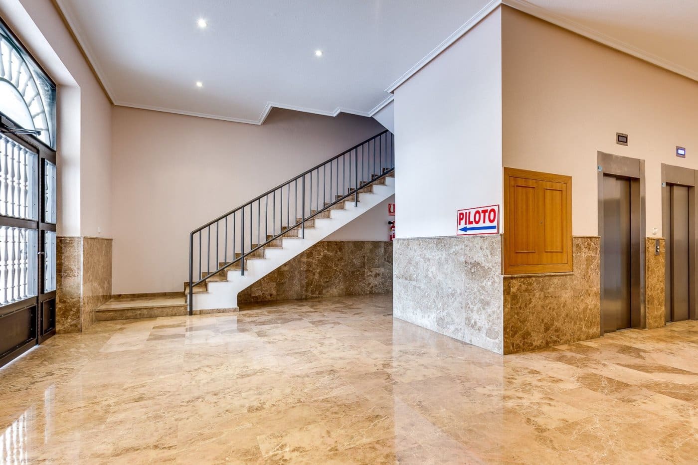 5 soverom Leilighet til salgs i Torrevieja med garasje - € 275 000 (Ref: 5553688)