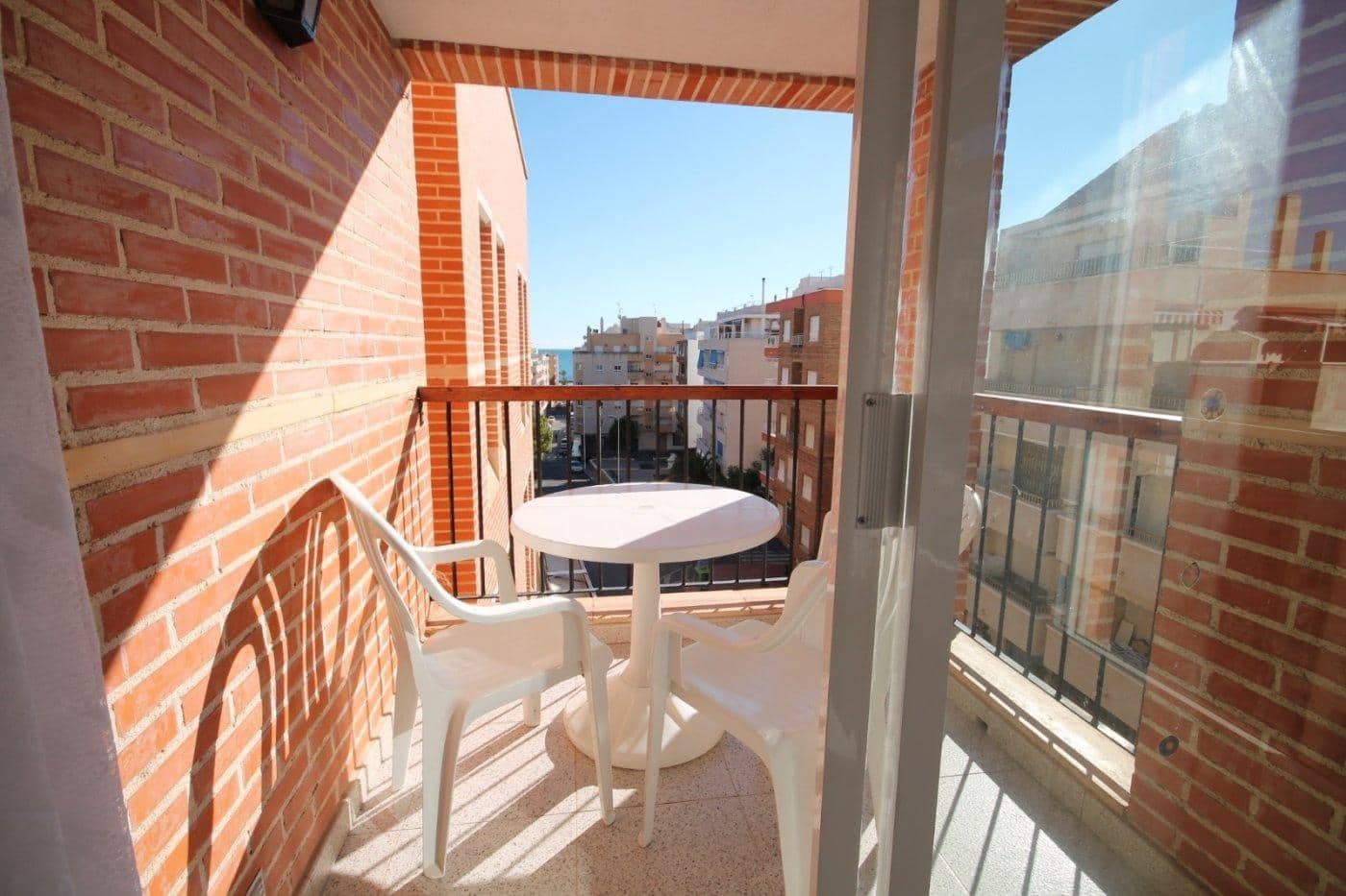 2 soverom Leilighet til leie i Torrevieja med svømmebasseng - € 800 (Ref: 7233017)