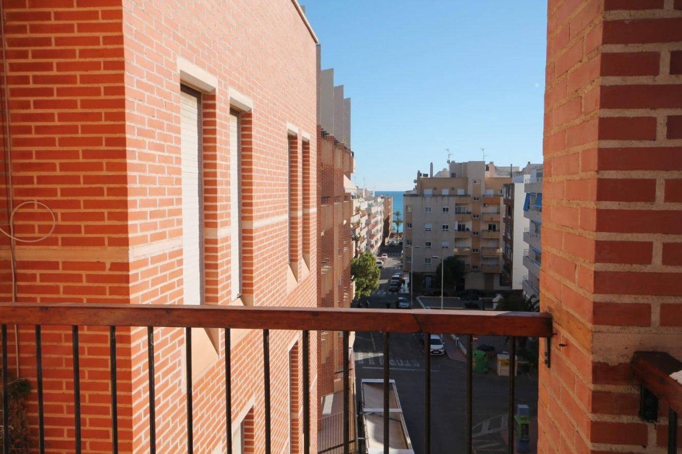   2 soveværelse   ferieLejlighed i Torrevieja   med   swimmingpool   - € 800 (Ref: 7233017)