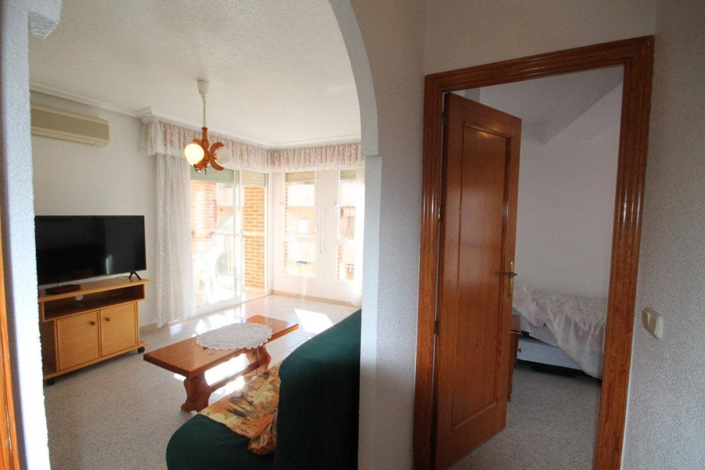   2 soveværelse   ferieLejlighed i Torrevieja   med   swimmingpool   - € 800 (Ref: 7233017)