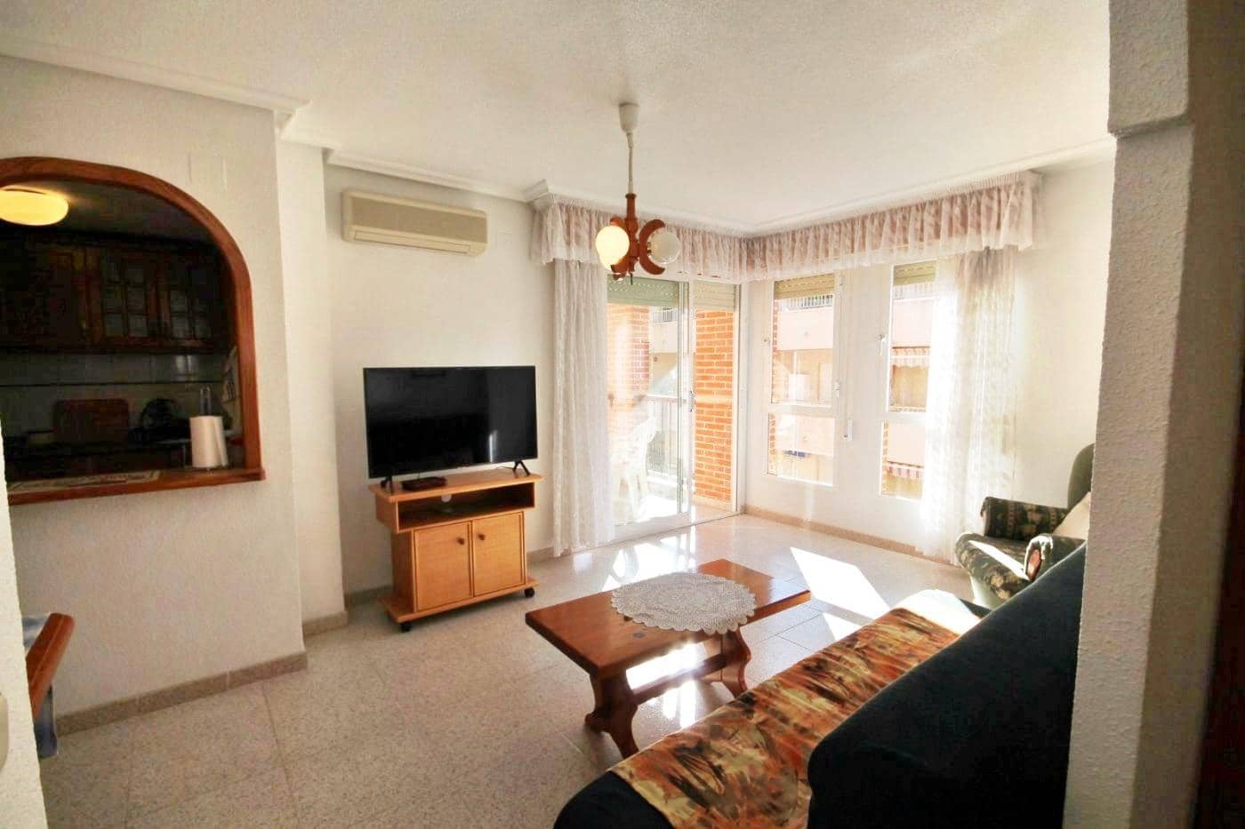   2 soveværelse   ferieLejlighed i Torrevieja   med   swimmingpool   - € 800 (Ref: 7233017)