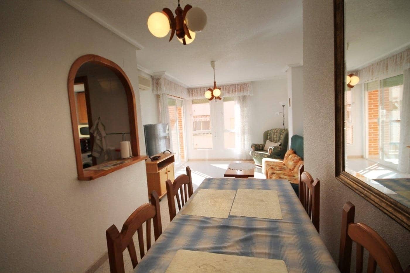   2 soveværelse   ferieLejlighed i Torrevieja   med   swimmingpool   - € 800 (Ref: 7233017)