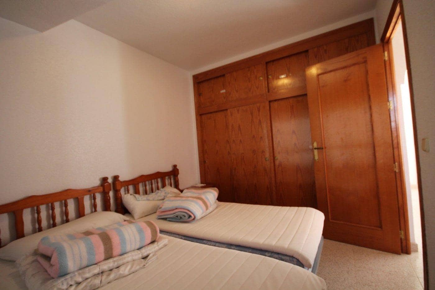   2 soveværelse   ferieLejlighed i Torrevieja   med   swimmingpool   - € 800 (Ref: 7233017)