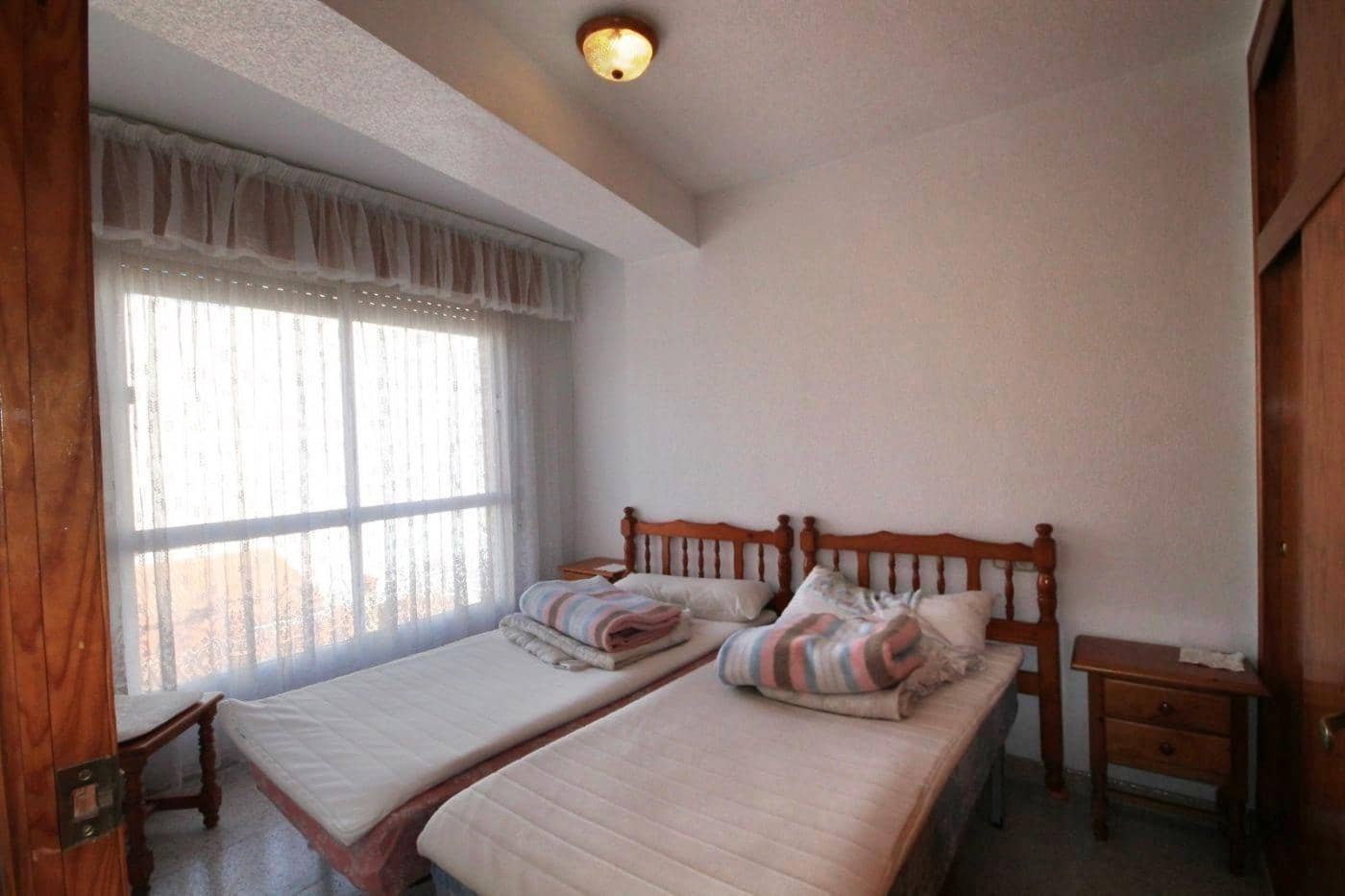   2 soveværelse   ferieLejlighed i Torrevieja   med   swimmingpool   - € 800 (Ref: 7233017)