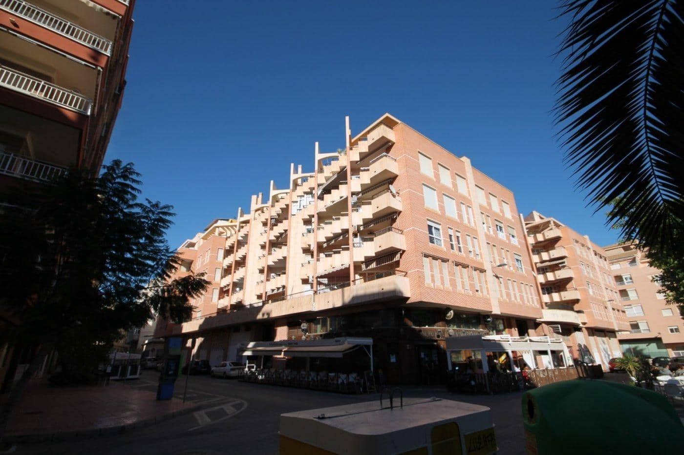   2 soveværelse   ferieLejlighed i Torrevieja   med   swimmingpool   - € 800 (Ref: 7233017)