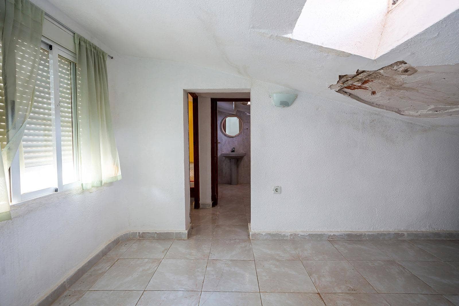 4 bedroom Terraced Villa for sale in San Luis, Torrevieja € 85,000