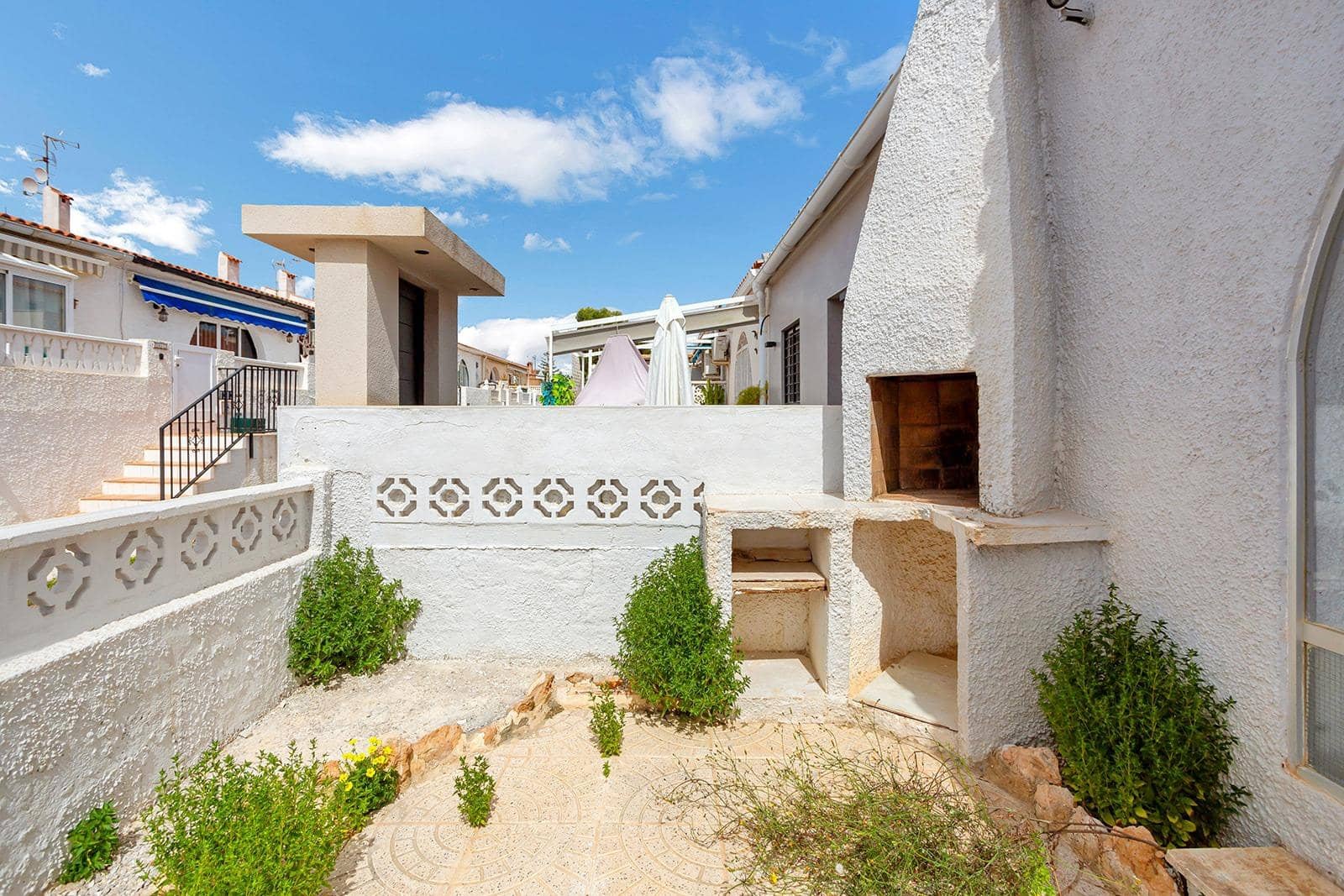 4 bedroom Terraced Villa for sale in San Luis, Torrevieja € 85,000