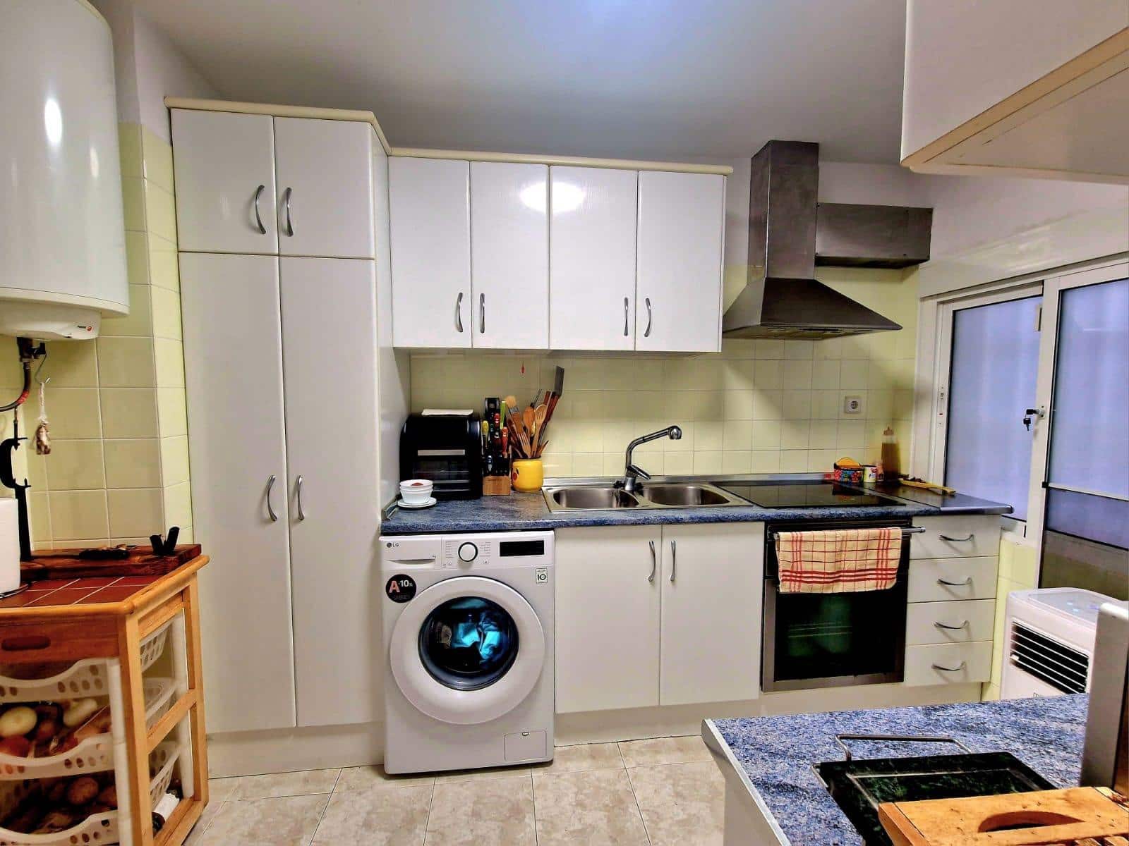 3 bedroom Apartment for sale in Torrevieja with garage - € 219,990 (Ref: 8511707)