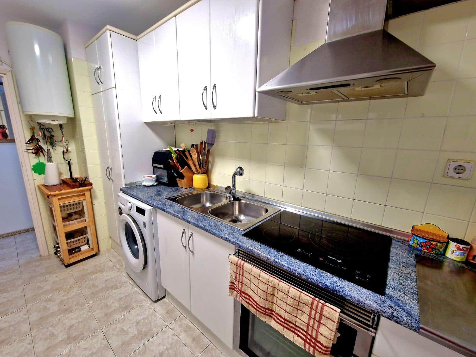 3 bedroom Apartment for sale in Torrevieja with garage - € 219,990 (Ref: 8511707)