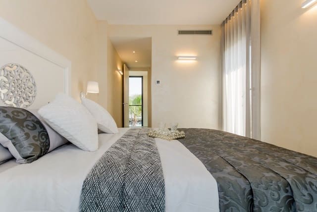 3 bedroom Villa for sale in Campoamor, Orihuela with pool - € 1,195,000 (Ref: 8916086)