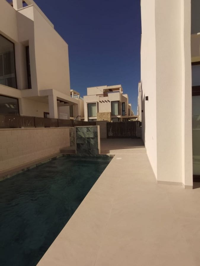 3 soverom Villa til salgs i Ciudad Quesada med svømmebasseng - € 650 000 (Ref: 8917988)