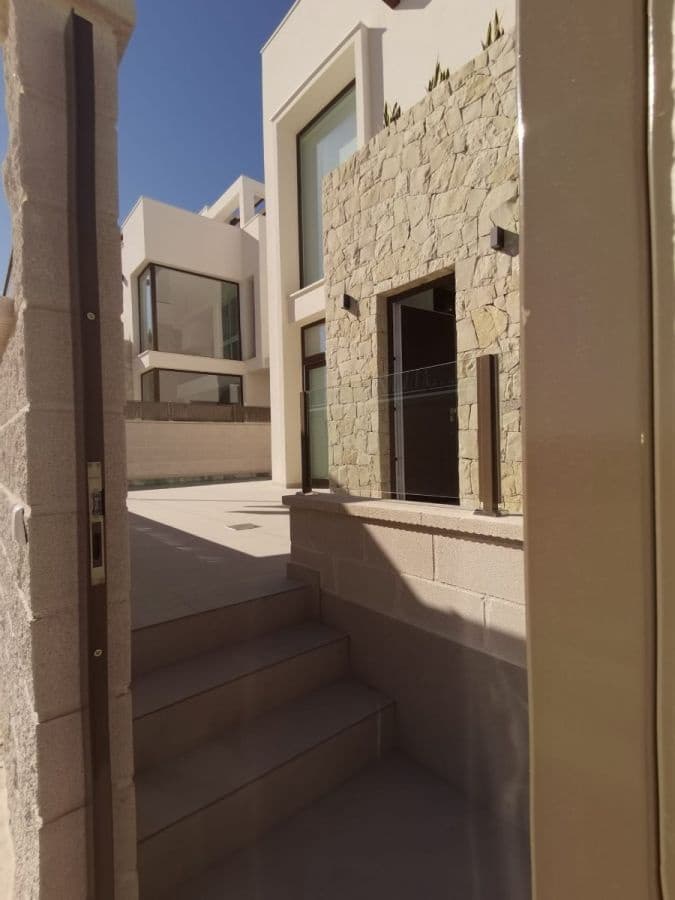 3 soverom Villa til salgs i Ciudad Quesada med svømmebasseng - € 650 000 (Ref: 8917988)