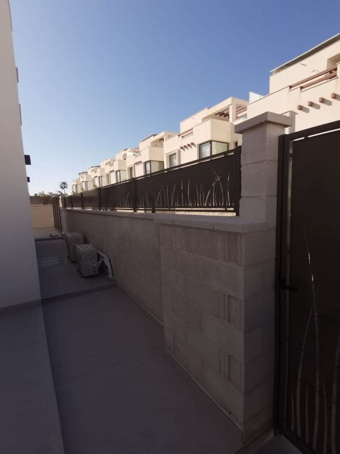 3 soverom Villa til salgs i Ciudad Quesada med svømmebasseng - € 650 000 (Ref: 8917988)