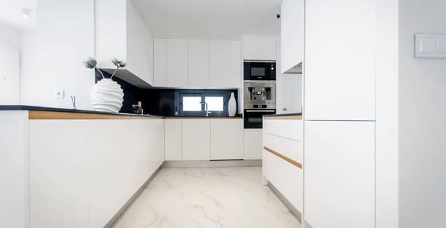 Chalet de 3 habitaciones en San Miguel de Salinas en venta con piscina garaje - 875.000 € (Ref: 8921417)