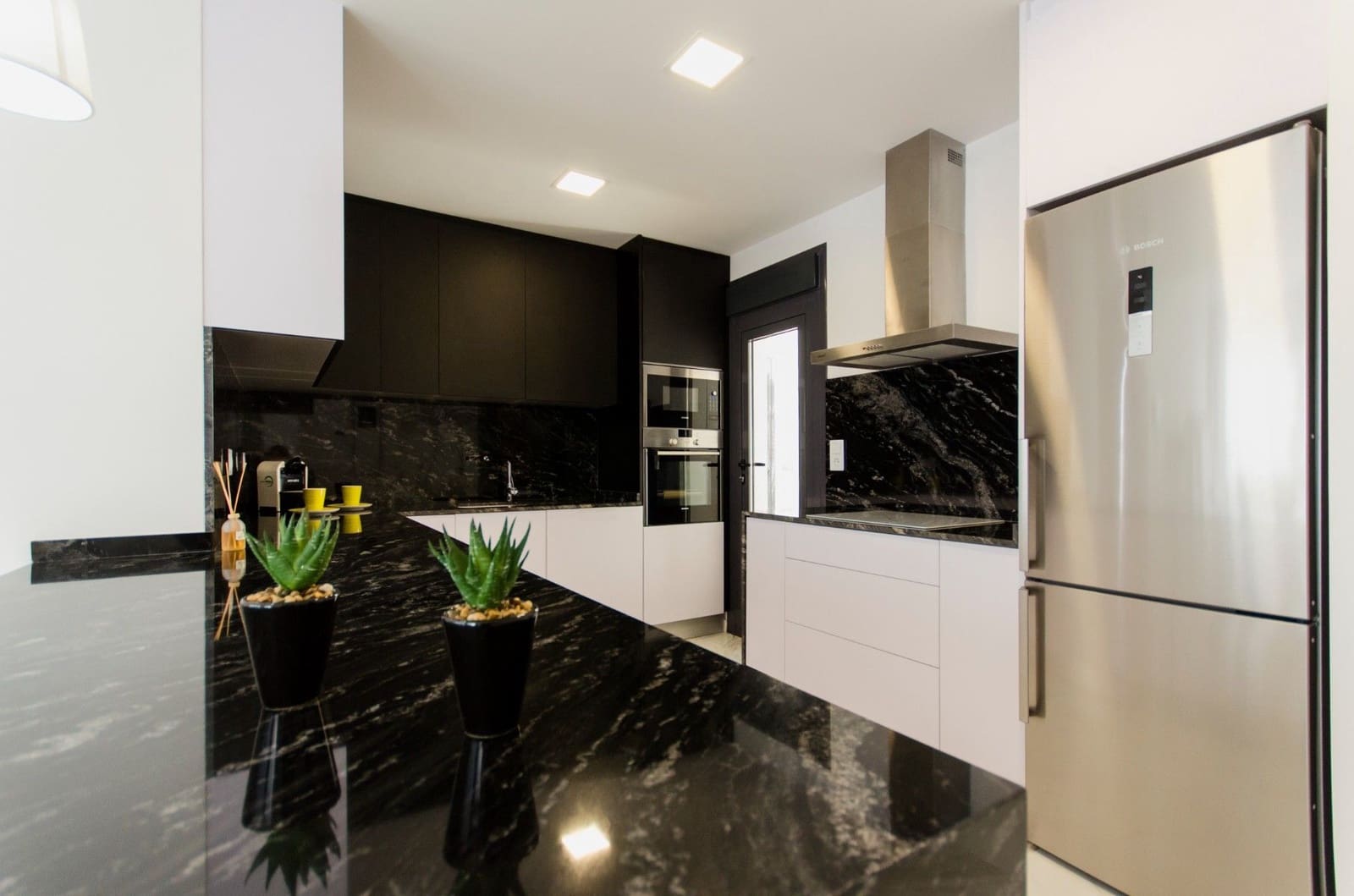 2 slaapkamer Villa te koop in Playa Honda met zwembad - € 455.000 (Ref: 8926492)