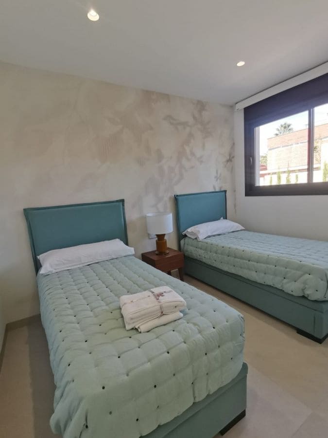 2 bedroom Villa for sale in Playa Honda with pool - € 510,000 (Ref: 8926492)