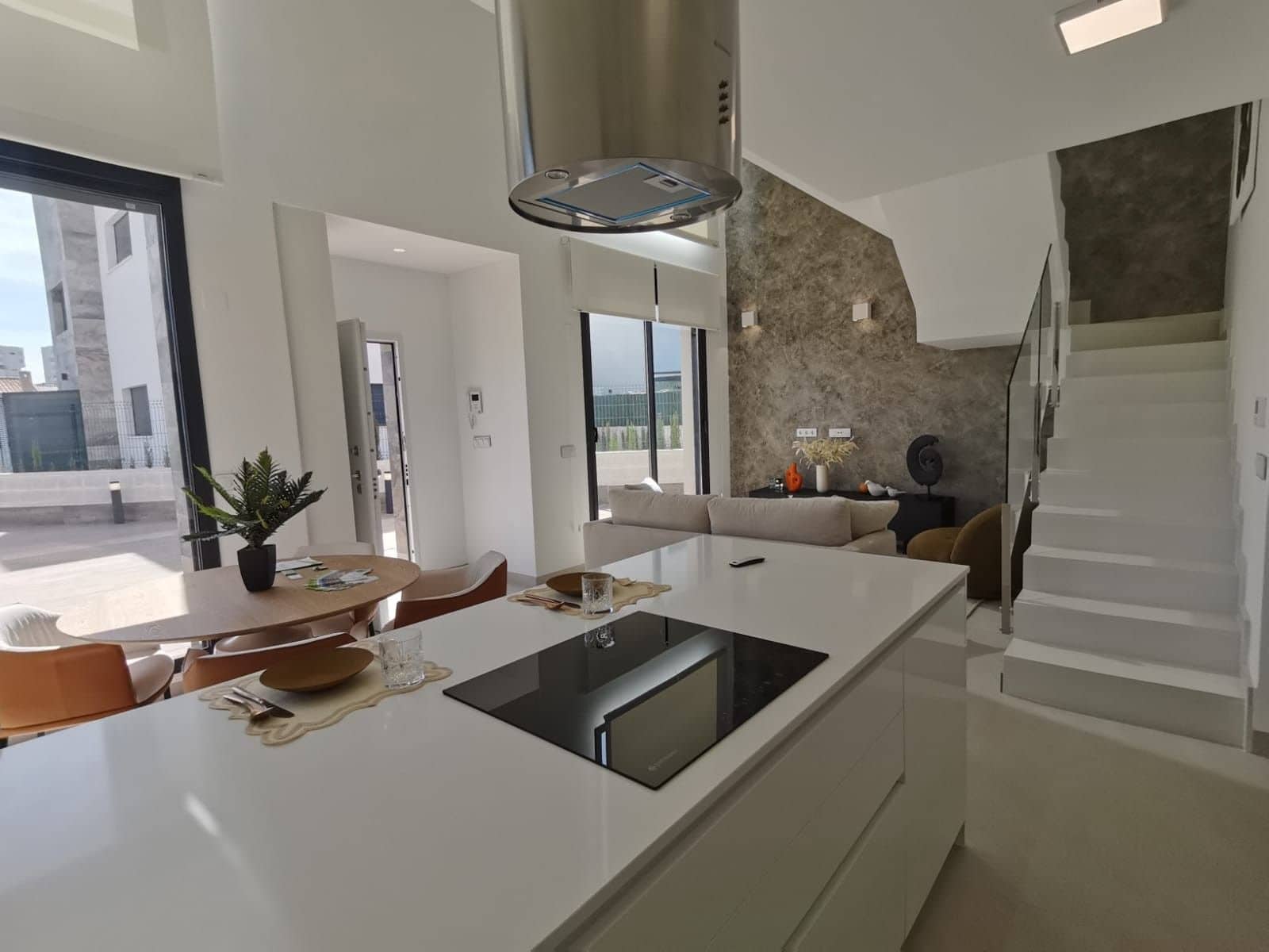 2 bedroom Villa for sale in Playa Honda with pool - € 510,000 (Ref: 8926492)