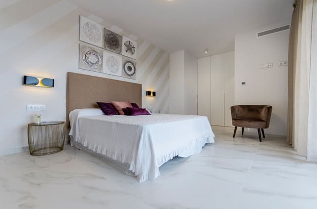 3 slaapkamer Villa te koop in San Miguel de Salinas met zwembad - € 630.000 (Ref: 8926550)