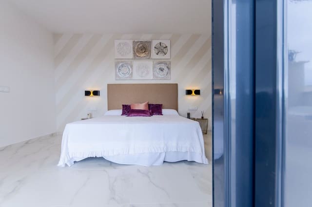 3 slaapkamer Villa te koop in San Miguel de Salinas met zwembad - € 630.000 (Ref: 8926550)