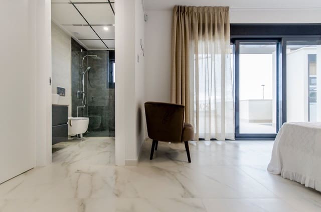 3 slaapkamer Villa te koop in San Miguel de Salinas met zwembad - € 630.000 (Ref: 8926550)