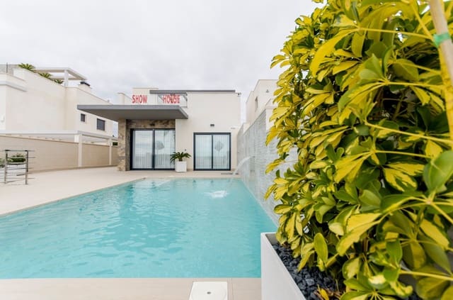 3 slaapkamer Villa te koop in San Miguel de Salinas met zwembad - € 630.000 (Ref: 8926550)