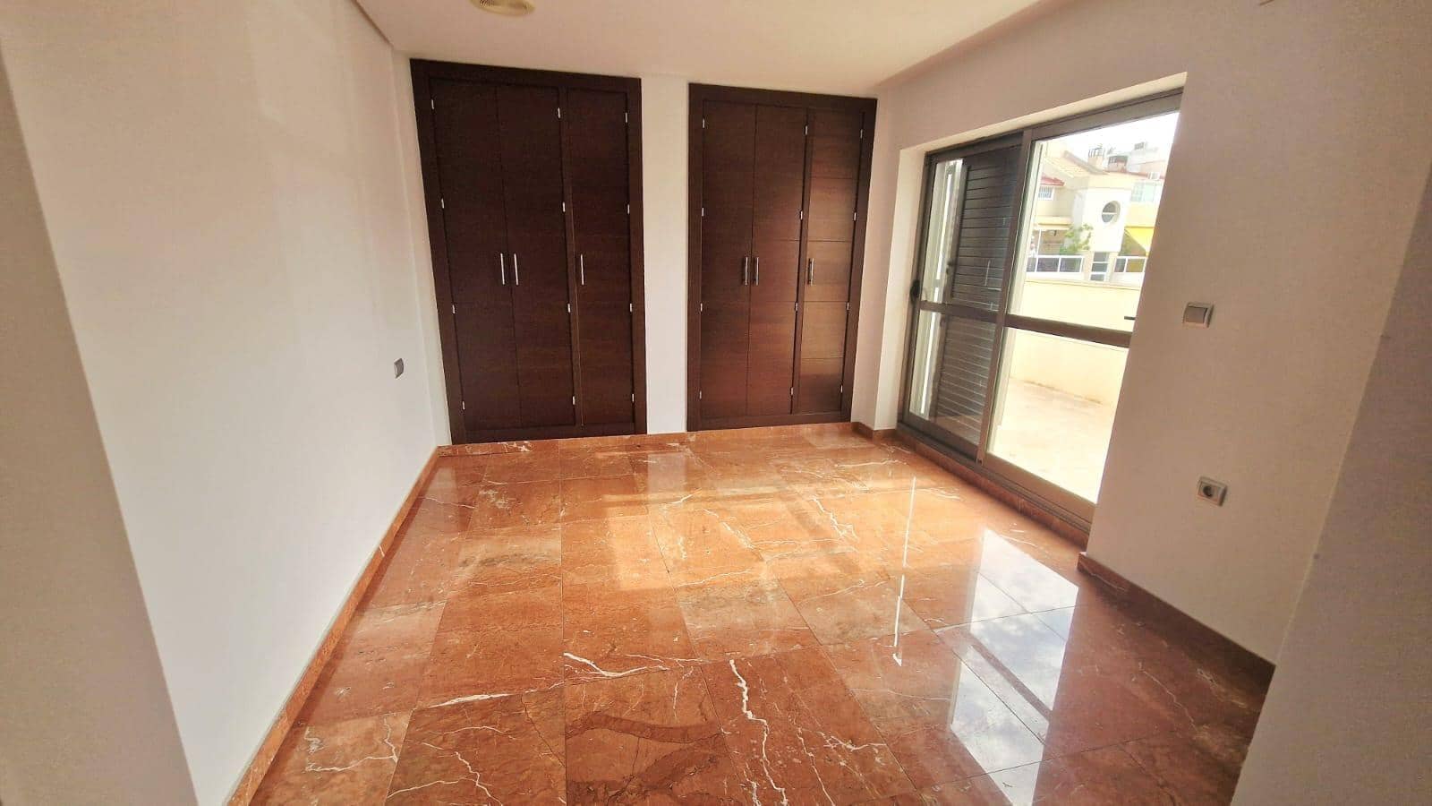4 sovrum Takvåning till salu i Torrevieja - 999 990 € (Ref: 9081442)