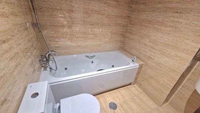 Ático de 4 habitaciones en Centro, Torrevieja en venta - 999.990 € (Ref: 9081442)