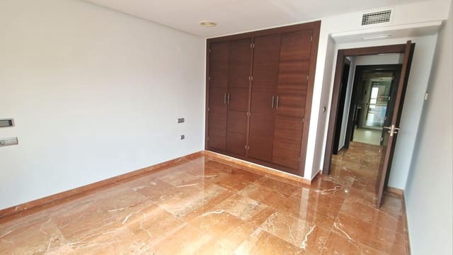 Apartamento de 4 habitaciones en Centro, Torrevieja en venta - 599.990 € (Ref: 9081444)