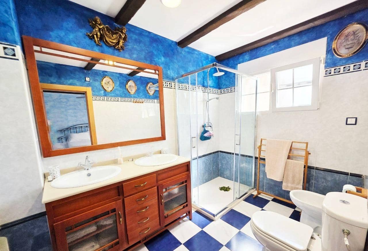 Chalet de 4 habitaciones en La Manga del Mar Menor en venta con garaje - 545.000 € (Ref: 9114045)