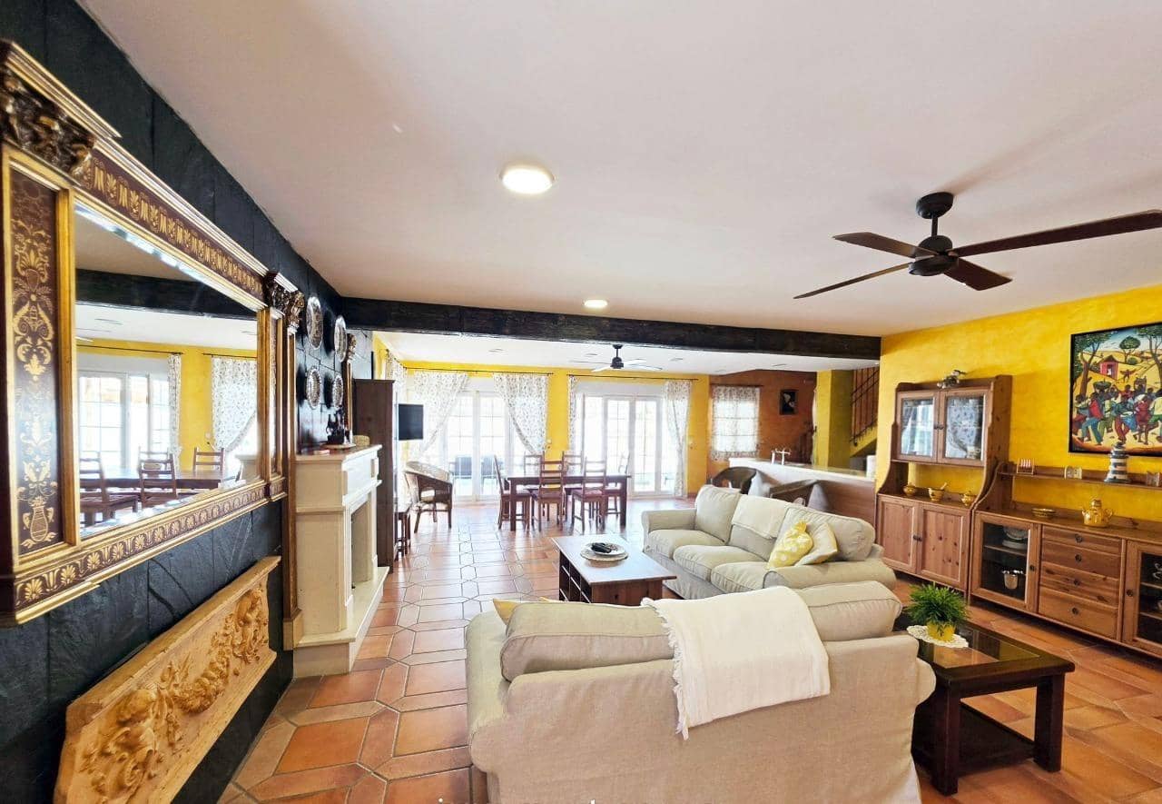 Chalet de 4 habitaciones en La Manga del Mar Menor en venta con garaje - 545.000 € (Ref: 9114045)