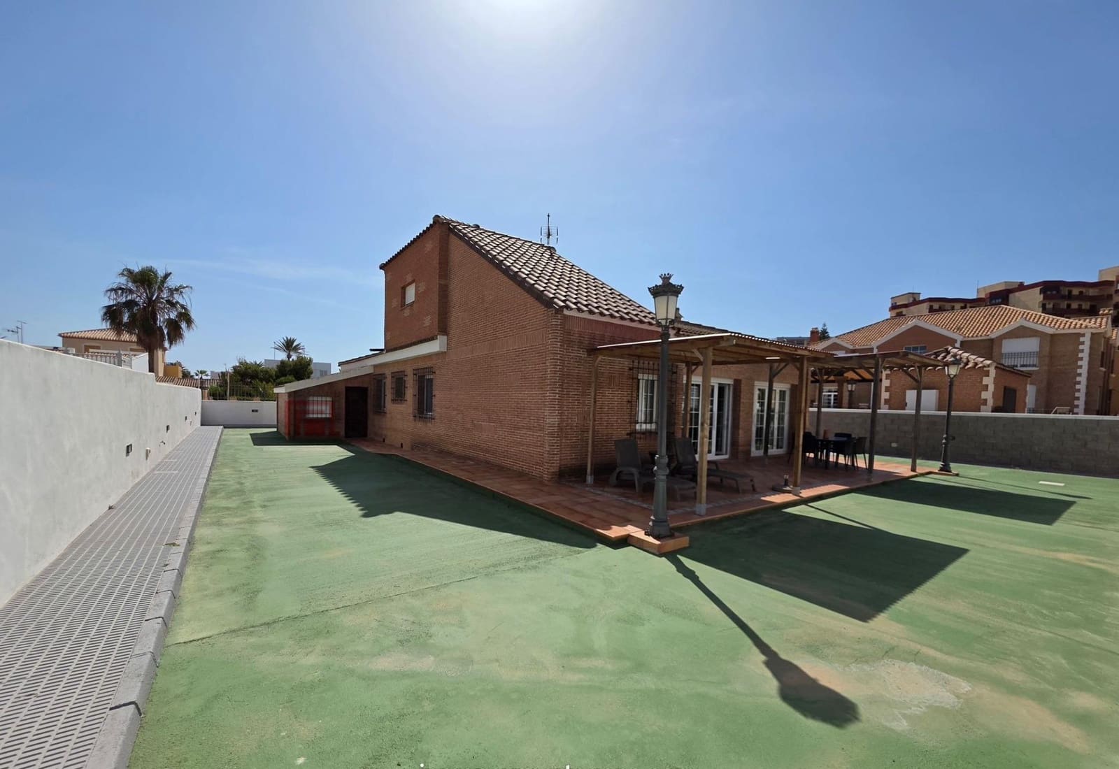 Chalet de 4 habitaciones en La Manga del Mar Menor en venta con garaje - 545.000 € (Ref: 9114045)