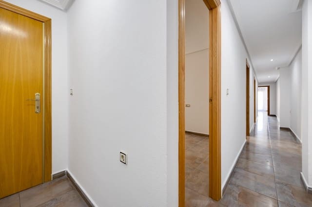 3 soverom Penthouse til salgs i Centro, Torrevieja med garasje - € 199 000 (Ref: 9116003)