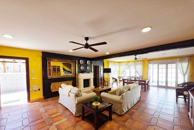 4 soverom Villa til salgs i La Manga del Mar Menor med garasje - € 565 000 (Ref: 9129646)